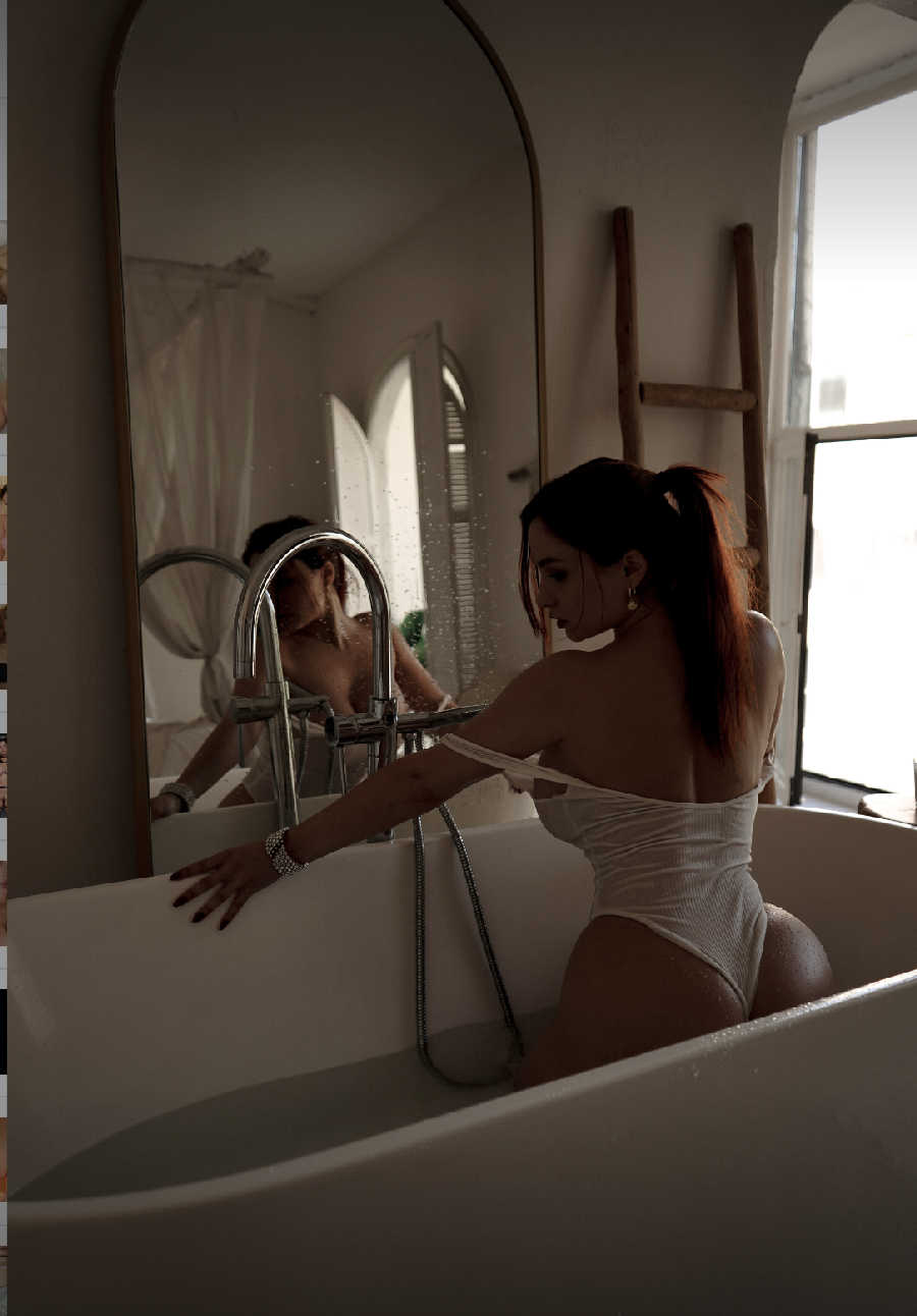 A playful frame from Miranda Faith nude — online in Turin