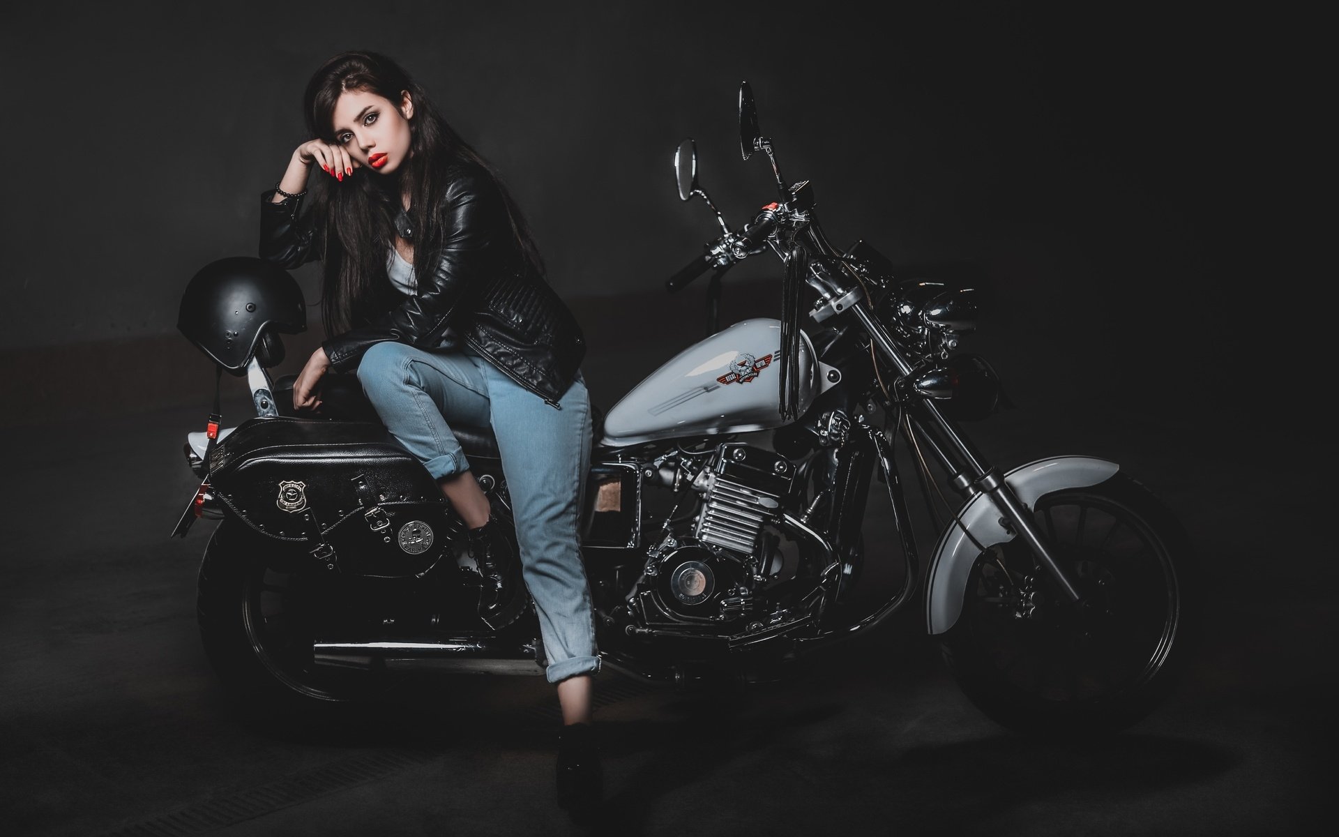 Biker girls: style and drive in Turin