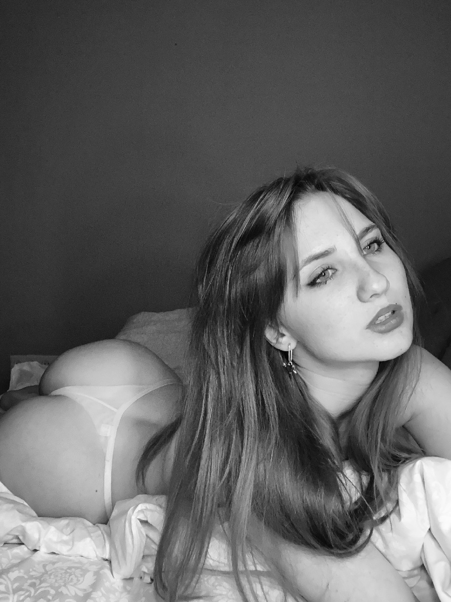 Take a pause and enjoy Nata nude — streaming from Turin