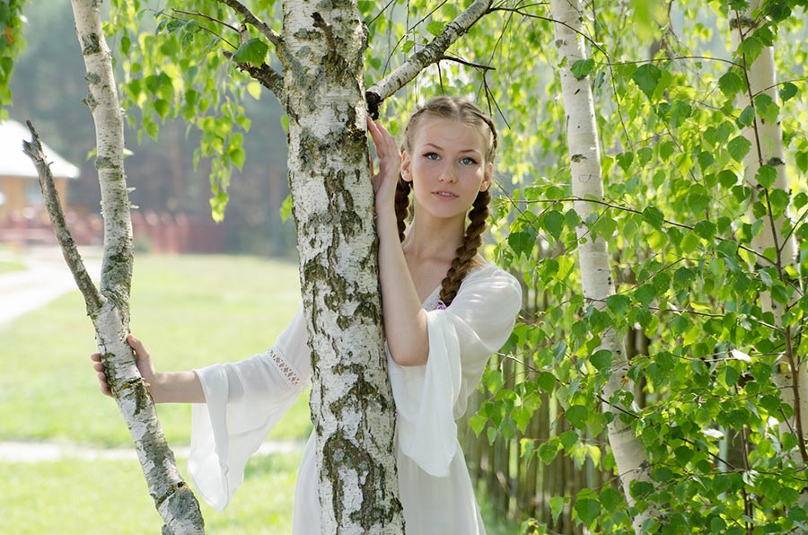 Women in Slavic costumes in Turin