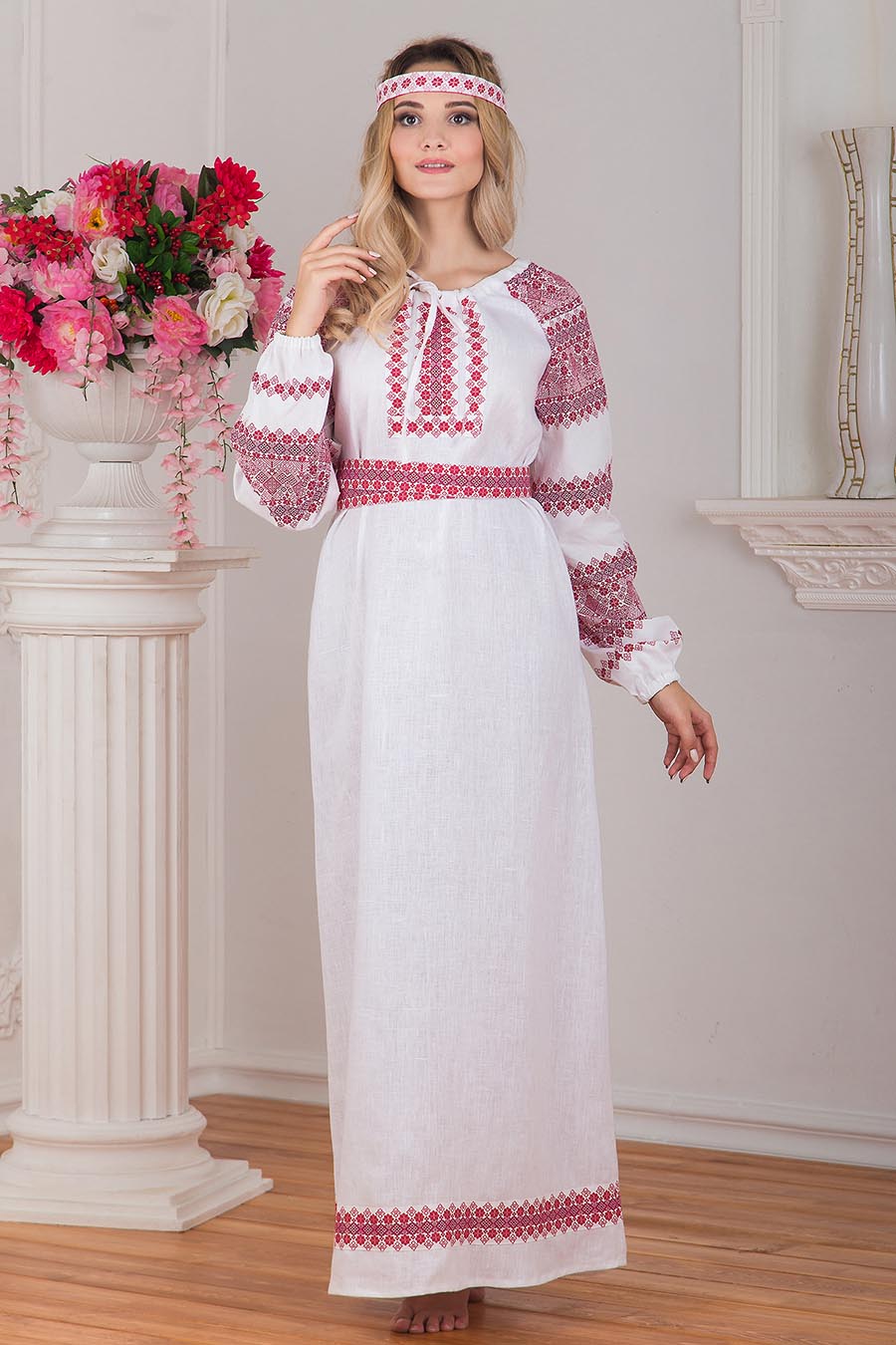 Women in Slavic costumes in Turin