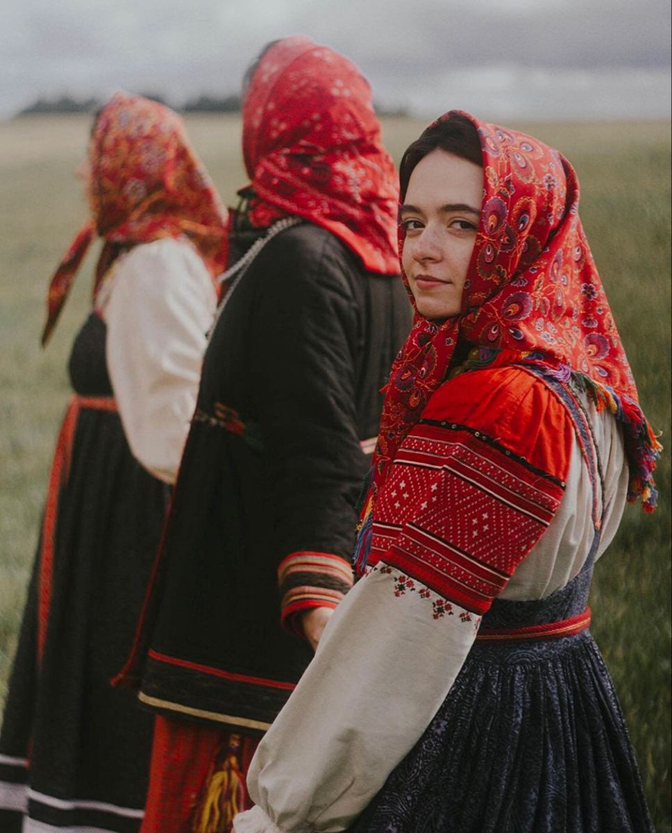 Women in Slavic costumes in Turin