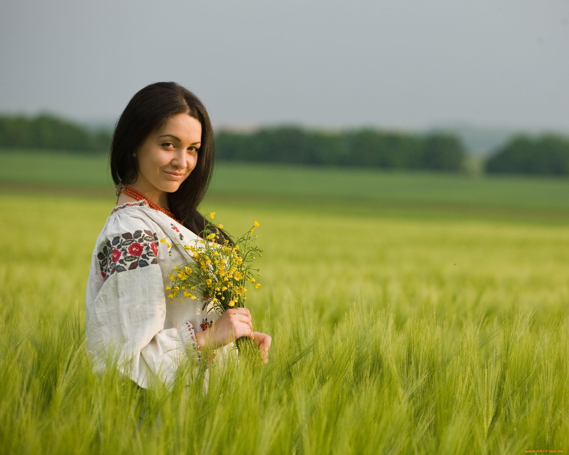 Women in Slavic costumes in Turin