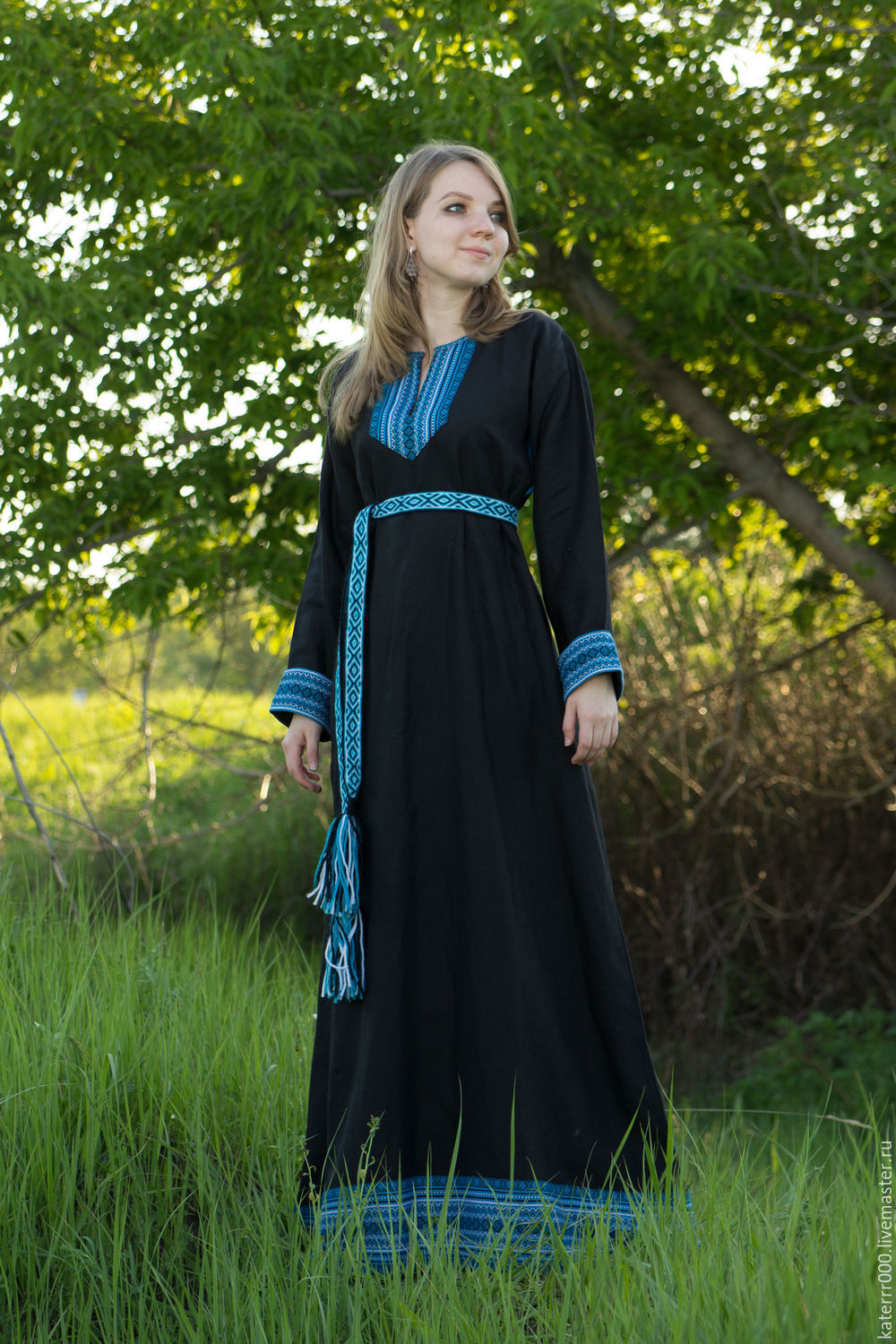 Women in Slavic costumes in Turin