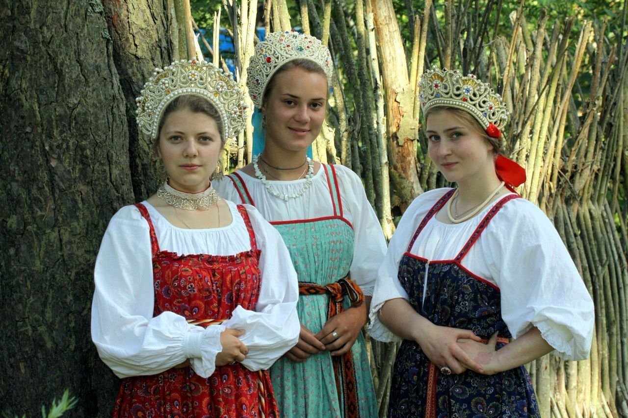 Sexy model Girls in Slavic costumes in Turin